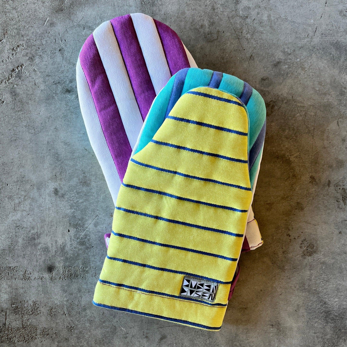 Eclair Oven Mitt